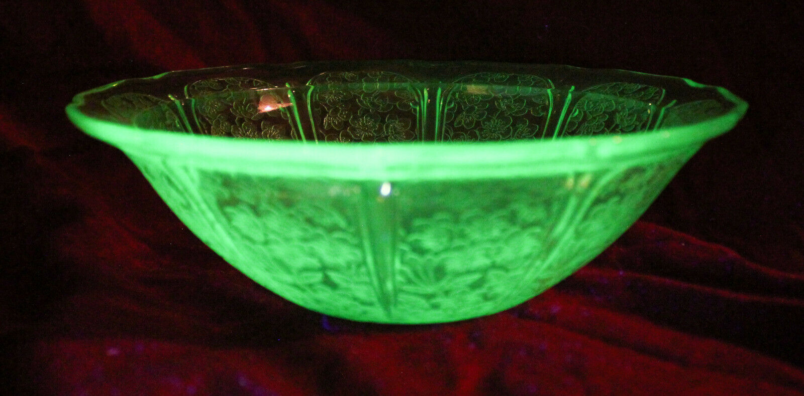 Green Cherry Blossom Glass Depression Vaseline 8.5 Berry Bowl By Jeannette